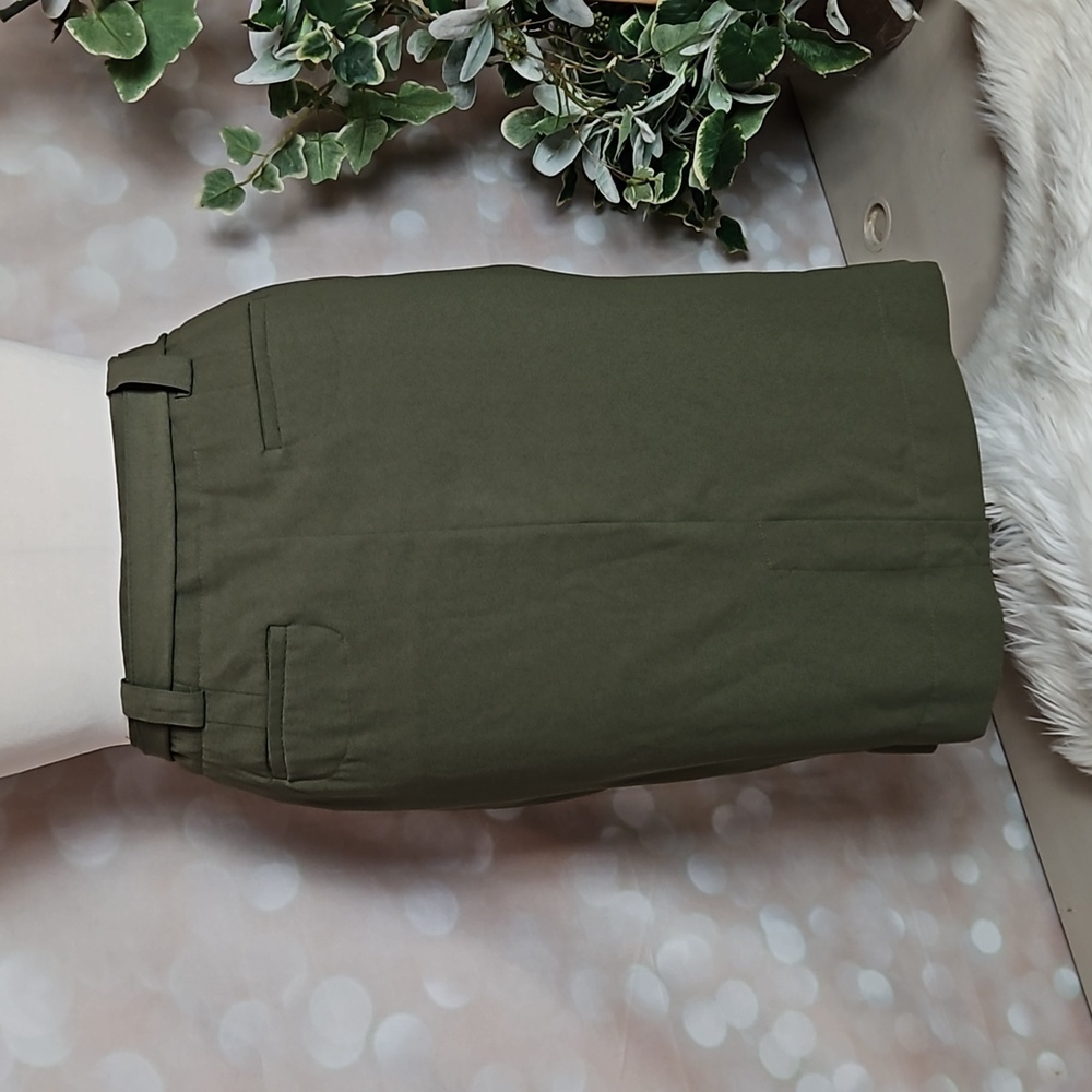 Liz Claiborne | Olive Green Lightweight Pencil Skirt - Picture 3 of 10